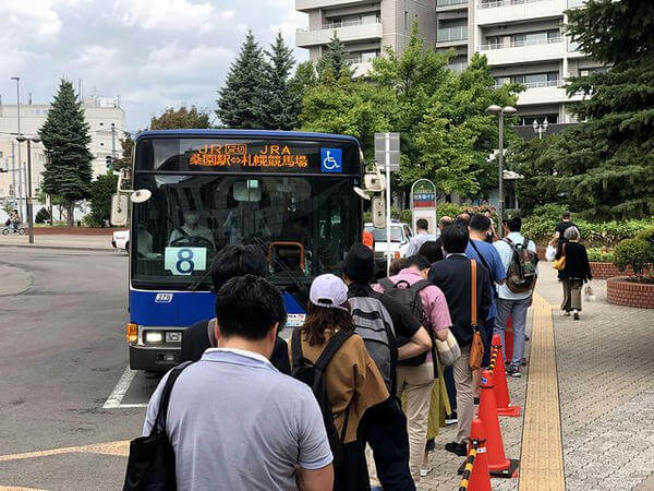 札幌競馬場への無料送迎バス